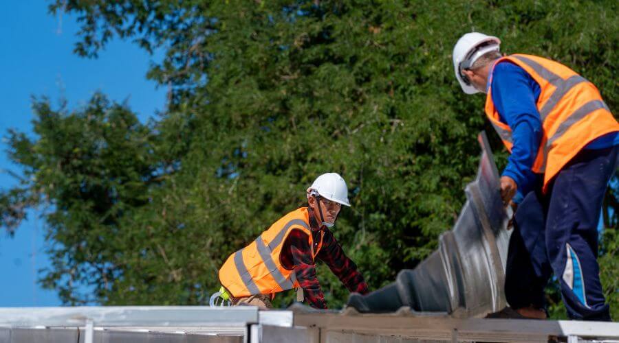 Professional gutter cleaning in Crete, IL